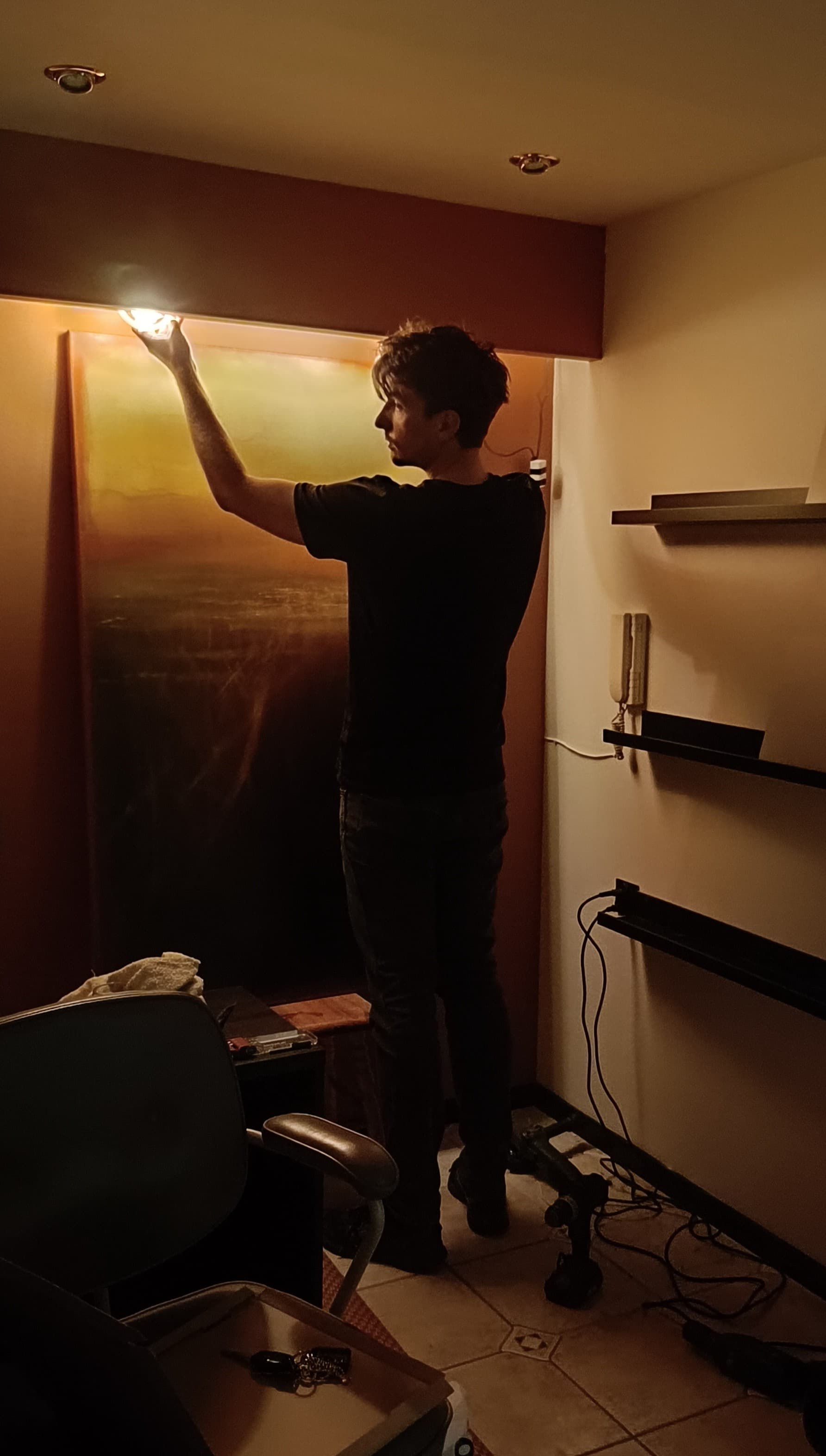 Prawdziwe oblicze projektowania. Kiedy wizja spotyka się
z rzeczywistością w niedzielny wieczór...